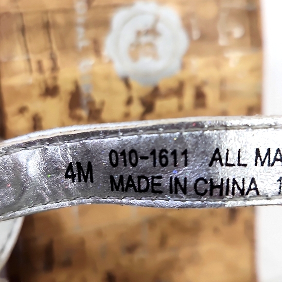 ✨ Silver Platform Wedges | Girls Size 4 | Cork Heel with Rhinestone Flowers - Picture 6 of 6